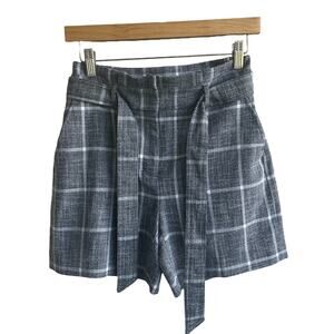 White House Black Market Gray and White Paper Bag Shorts Size 00